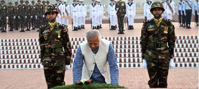 জাতীয় স্মৃতিসৌধে প্রধান উপদেষ্টার শ্রদ্ধা