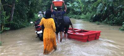 ৪ জেলায় বন্যায় ক্ষতিগ্রস্তরা পেলেন ৩০০ ঘর