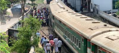 রাজশাহী স্টেশনে ঢুকতেই বনলতা এক্সপ্রেস লাইনচ্যুত