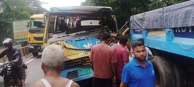 চট্টগ্রামের সীতাকুণ্ডে ট্রাকের পেছনে বাসের ধাক্কায় ৯ যাত্রী আহত