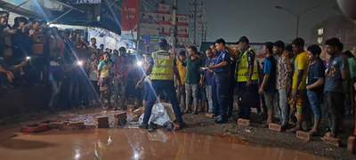সাভার আশুলিয়ায় লরি চাপায় নারী-শিশুসহ নিহত ৩
