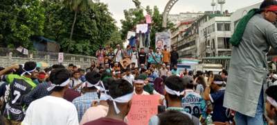 শিক্ষার্থীদের অবরোধ: অধ্যাদেশের দাবিতে সায়েন্সল্যাব মোড়ে, যাত্রীরা ভোগান্তিতে