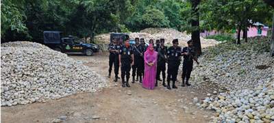 জাফলংয়ে পাথর লুট: অজ্ঞাত ১৫০ জনের বিরুদ্ধে উপজেলা প্রশাসনের মামলা 