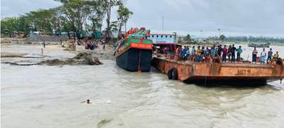 উপকূলে বইছে ঝোড়ো বৃষ্টি, সাগর উত্তাল  