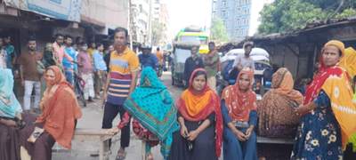 গাজীপুরে বেতনের দাবিতে পোশাক কারখানা শ্রমিকদের বিক্ষোভ 