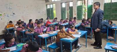 প্রধান শিক্ষক একাই পরীক্ষা নিচ্ছেন ৪৫০ প্রাথমিক শিক্ষার্থীর 