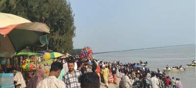 পর্যটনের নতুন স্পট লক্ষ্মীপুরের কমলনগর মেঘনার তীর সংরক্ষণ বাঁধ এলাকা