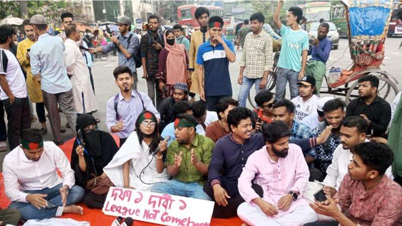 আ.লীগের বিচার দাবিতে শাহবাগ অবরোধ