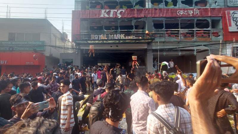 সোমবারের ব্যবসা প্রতিষ্ঠানে হামলার ঘটনায় গ্রেফতার ৭২