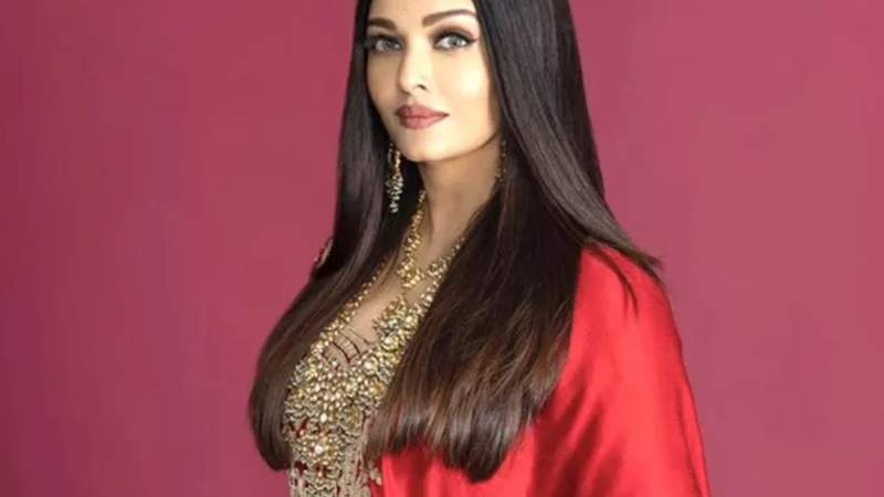 প্রকাশ্যে ঐশ্বরিয়ার প্রেম