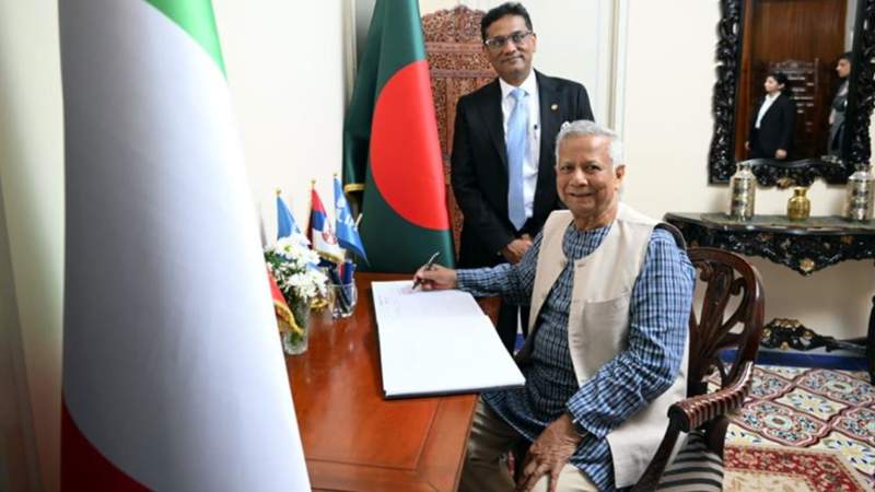 প্রধান উপদেষ্টা রোমে বাংলাদেশ হাউস পরিদর্শন করলেন 