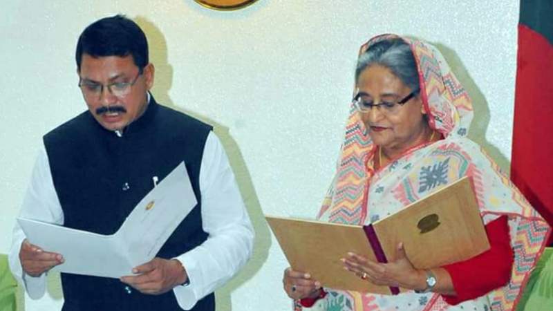 দেশত্যাগে নিষেধাজ্ঞা: স্ত্রী-সন্তানসহ আ. লীগ নেতা পিকুলের 