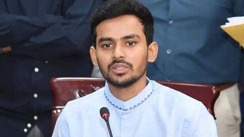 ব্যাগে পাওয়া ম্যাগাজিন: যে ব্যাখ্যা দিলেন উপদেষ্টা আসিফ মাহমুদ