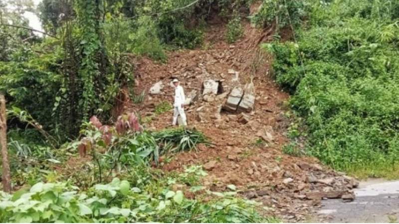 রাঙামাটির সাজেকে পাহাড় ধস, আটকা পড়েছেন প্রায় ৪২৫ পর্যটক