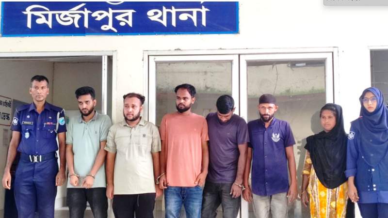 টাঙ্গাইলের মির্জাপুরে স্বামীকে অপহরণ করে মুক্তিপণ দাবি, স্ত্রীসহ গ্রেফতার ৬