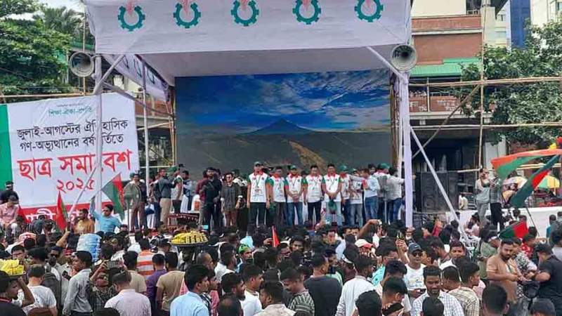 শাহবাগ মোড় মিছিলে মুখর, জড়ো হচ্ছে ছাত্রদলের নেতাকর্মীরা