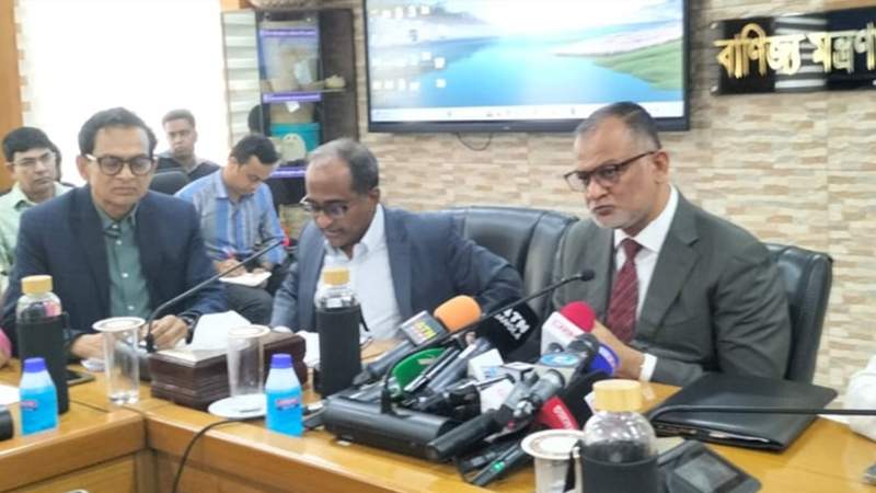 লিটারে ১৯ টাকা পাম অয়েলের দাম কমলো 