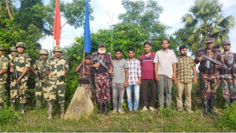 ৫ বাংলাদেশিকে হস্তান্তর করলো বিএসএফ 