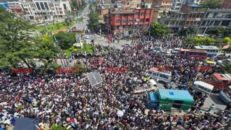 সেনাবাহিনী নেপালে সার্বিক নিরাপত্তার নিয়ন্ত্রণ নিয়েছে 