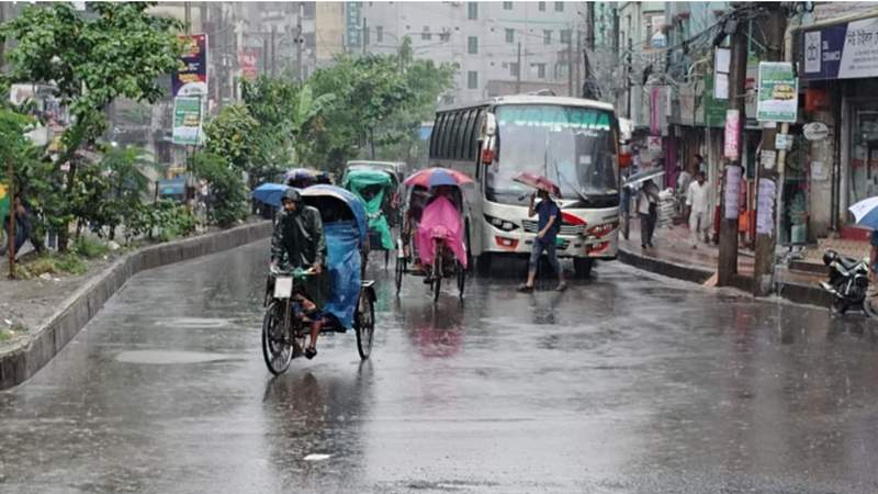 ৬ বিভাগে ভারী বৃষ্টির সতর্কতা, পাহাড় ধসের আশঙ্কা