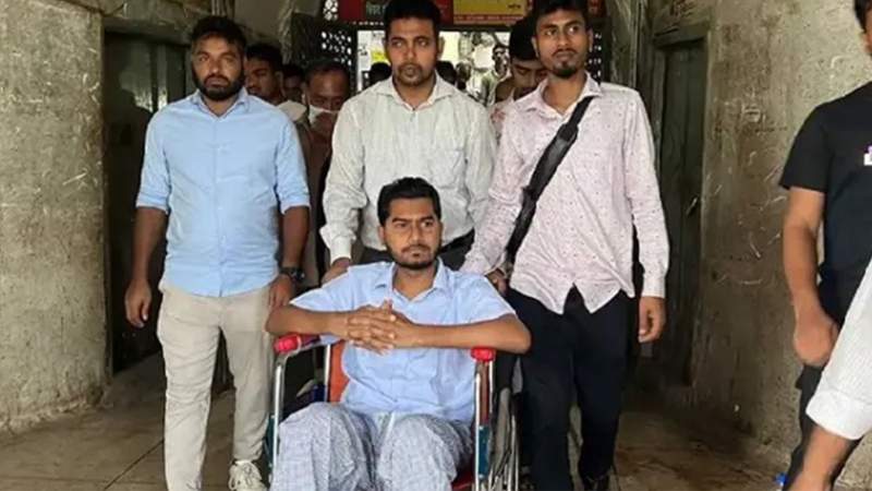 সরকারি খরচে চিকিৎসার জন্য সিঙ্গাপুর গেলেন নুরুল হক নুর
