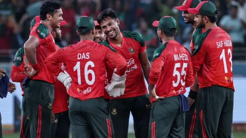 সাকিব আল হাসানকে ছাড়িয়ে দেশ সেরা মোস্তাফিজুর রহমান