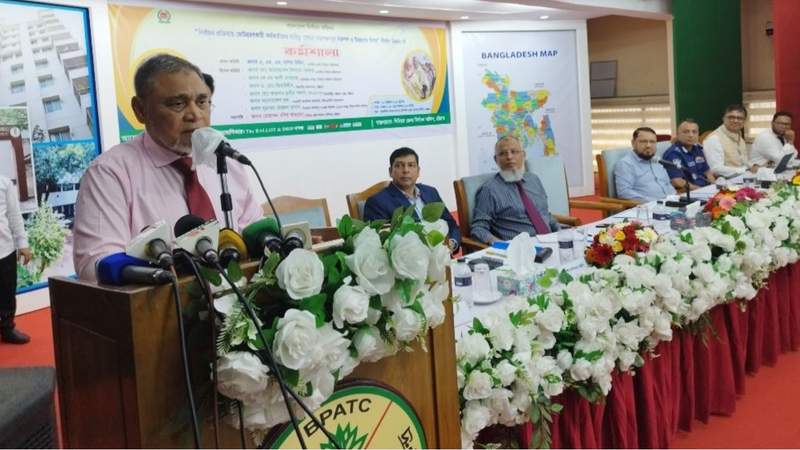 ‘আইনের শাসন কাকে বলে—তা আগামী নির্বাচনে দেখাতে চাই’: সিইসি