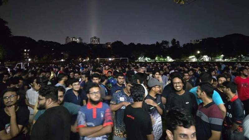 মধ্যরাতে উত্তাল বুয়েট: শিক্ষার্থীর ‘কুরুচিপূর্ণ’ মন্তব্য ঘিরে