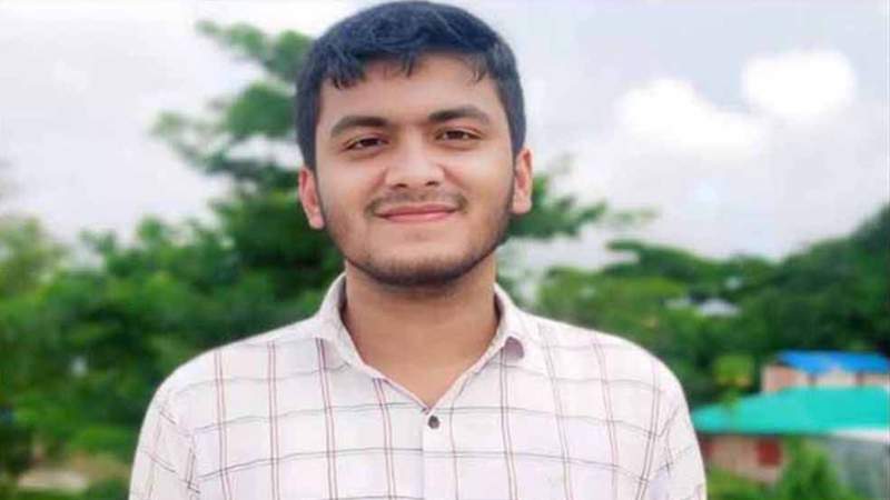 ‘পাসপোর্ট আর জুতোজোড়া আব্বুর কাছে পৌঁছে দিও’: অভিবাসী রায়হান