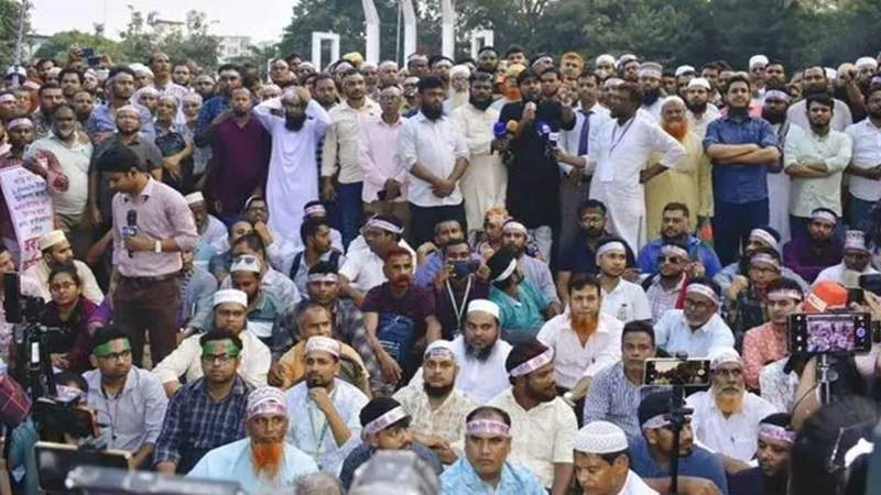 তিন দফা দাবি: লাগাতার আন্দোলনে প্রাথমিকের শিক্ষকরা