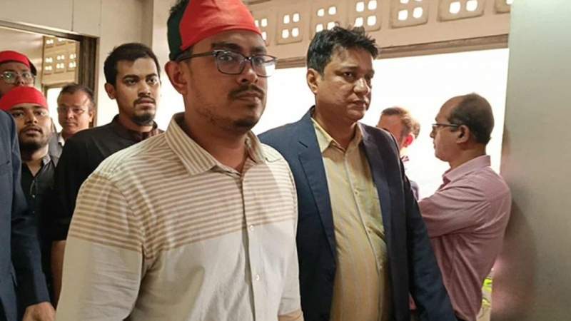 স্বরাষ্ট্র উপদেষ্টার সঙ্গে বৈঠকে ডাকসুর ১৪ সদস্যের একটি প্রতিনিধি দল