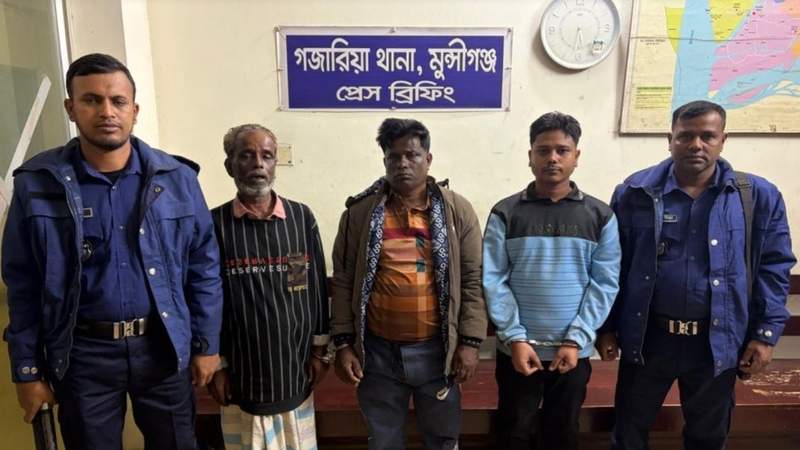 মুন্সীগঞ্জের শীর্ষ তালিকাভুক্ত সন্ত্রাসী লালু ৩ সহযোগীসহ গ্রেফতার