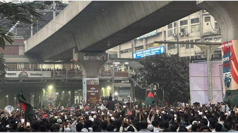 ‘হাদি হাদি’ স্লোগানে শাহবাগ উত্তাল!