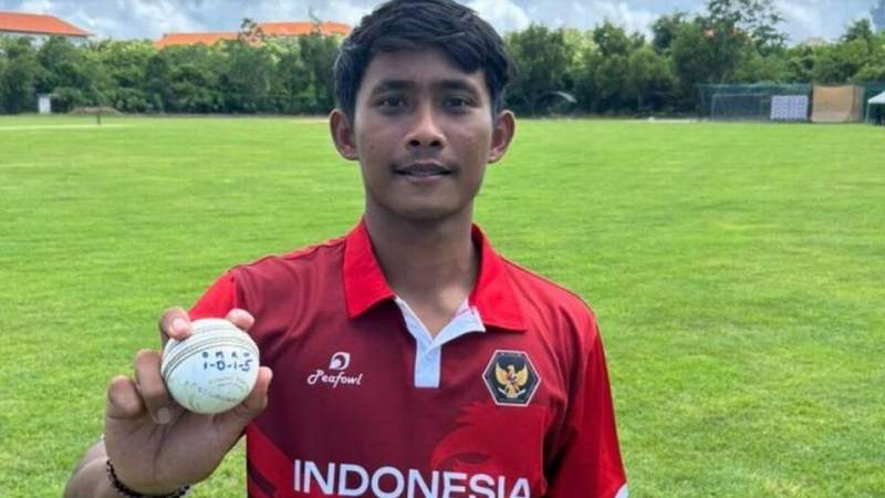 ১ ওভারে ৫ উইকেট: বিশ্বরেকর্ড গড়লেন ইন্দোনেশিয়ান পেসার