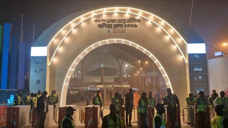 বাণিজ্য মেলার তৃতীয় দিনে কনকনে শীতে ক্রেতা নেই 