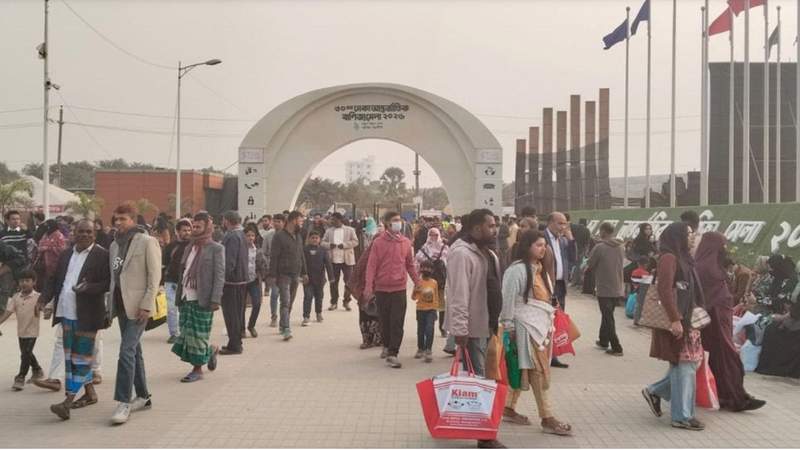 ঢাকা আন্তর্জাতিক বাণিজ্যমেলায় বেচাকেনা জমজমাট, খুশি ব্যবসায়ীরা