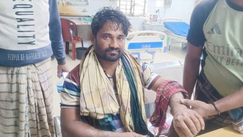 কক্সবাজারের পেকুয়ায় লবণচাষিকে কুপিয়ে জখম