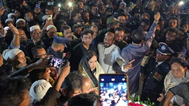 সরাইল উপজেলার কেন্দ্রীয় শহীদ মিনারে শ্রদ্ধা নিবেদনে রুমিন ফারহানাকে বাধা, ১৫০ জনের বিরুদ্ধে মামলা