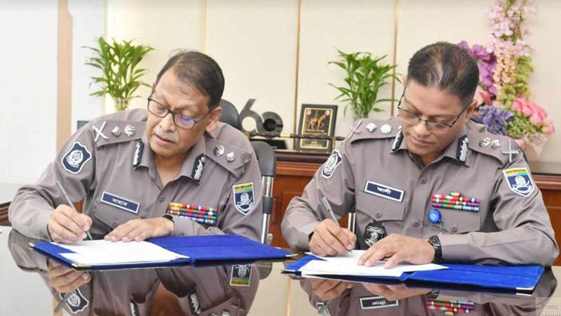 নতুন আইজিপি হিসেবে দায়িত্ব গ্রহণ করলেন আলী হোসেন ফকির 