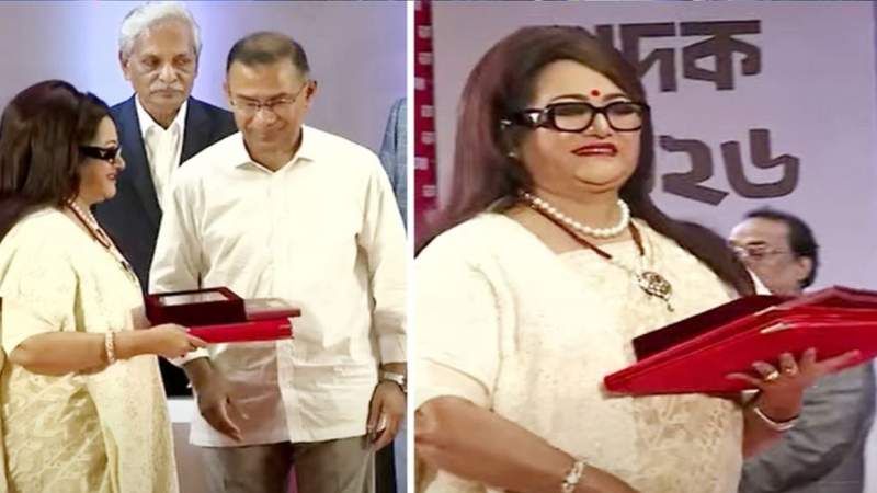 প্রধানমন্ত্রীর হাত থেকে একুশে পদক নিলেন ববিতা