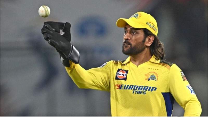 এবার রাস্তায় জরিমানা গুনলেন মহেন্দ্র সিংহ ধোনি