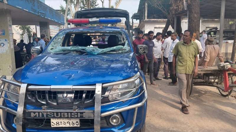 ডিমলায় তিস্তা নদীর পাথর উত্তোলন বন্ধ করতে গিয়ে চেয়ারম্যানের ওপর হামলা, আহত ২০