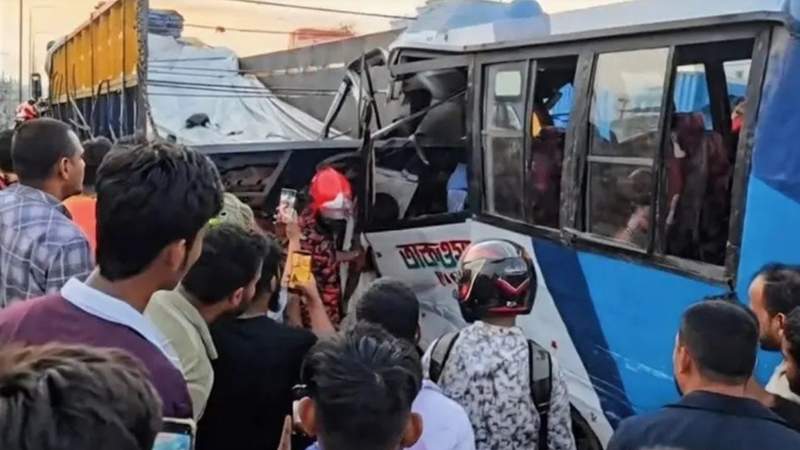 গাজীপুরে বাস-ট্রাক সংঘর্ষে নিহত ৩ জন